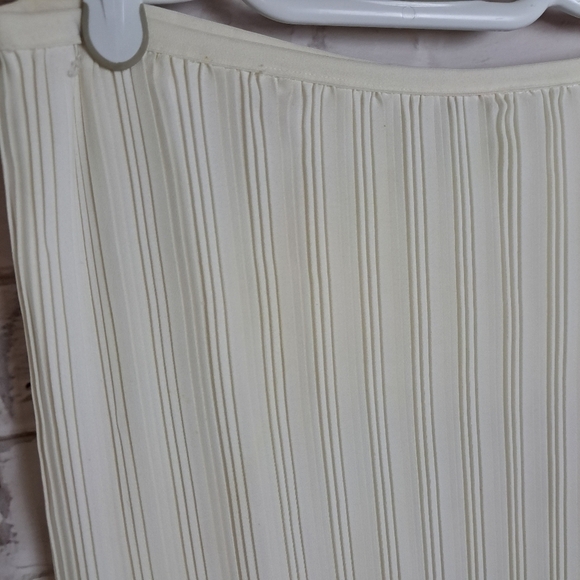 ARITZIA Babaton Ribbed Bodycon Midi skirt - Picture 2 of 7